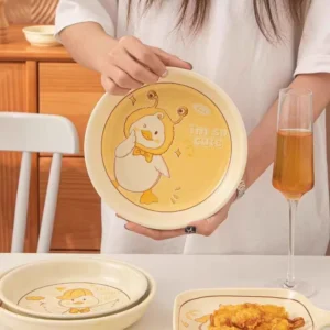 จานกลม 8 นิ้ว น่ารักสุดๆ ชาม ชามและจานเซรามิกลายการ์ตูนเป็ดเหลือง Yellow duck ✨